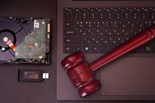 노인학대 의심 속 사라진 어머니…로펌 통해 발견한 사정 [최성문 센터장 칼럼]